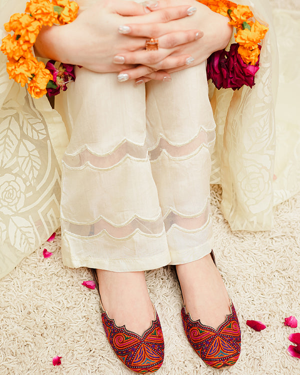 Multi-Thread Embroidered khussa (KS-048)